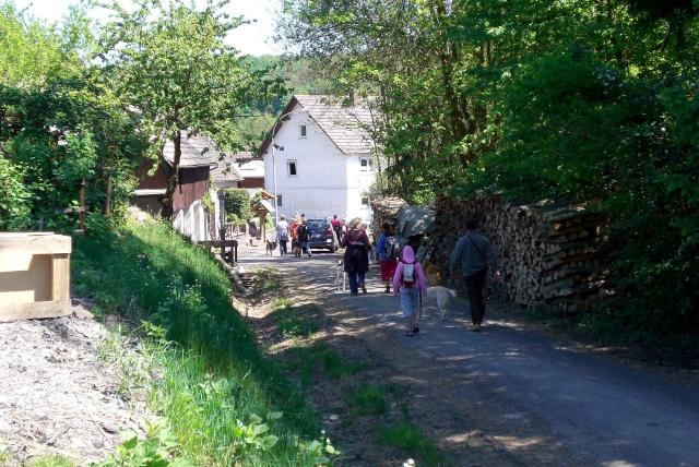 auf dem Rückweg durch ein Dorf